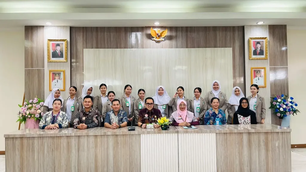 Serah terima praktik mahasiswa S1 Administrasi Kesehatan STIKES Panca Bhakti Pontianak di RSUD dr. Soedarso.